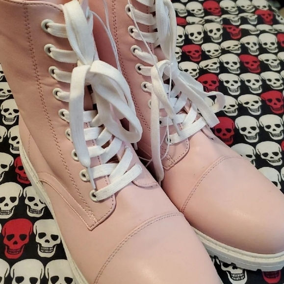 Pastel Pink/White Combat Boots NWT - Picture 2 of 3